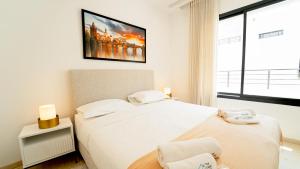 Ένα ή περισσότερα κρεβάτια σε δωμάτιο στο New Central and luxury In Jardins de Carthage