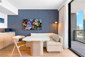 a small apartment with a white table and chairs at Gale Hotel Stay - Modern Condo Near the Bay in Miami