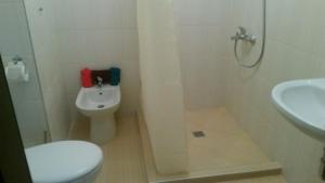 A bathroom at Apartment Sredetz