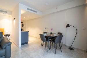 Khu vực ghế ngồi tại Mercury Suite by Zaha Hadid Including Pool Access