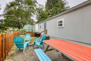 a patio with four chairs and a wooden table at Beautiful Decorated Cozy Retreat in Rockaway Beach