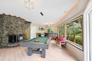 Biliár nebo kulečník v ubytování Octagon and Guest House