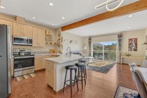 Køkken eller tekøkken på Lake Marie Lodge