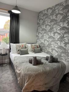 Ένα ή περισσότερα κρεβάτια σε δωμάτιο στο The Linden Lodge, near Cathedral, free parking