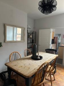 Η κουζίνα ή μικρή κουζίνα στο The Linden Lodge, near Cathedral, free parking