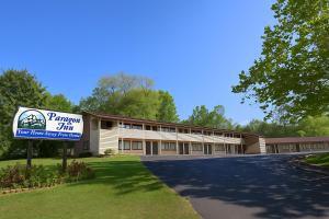 a building with a parking sign in front of it at Paragon Inn Hillsboro in Hillsboro