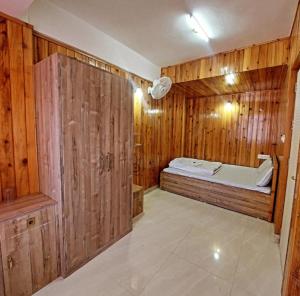 Postel nebo postele na pokoji v ubytování Hotel Rashak + 3 fotografie