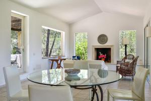 Khu vực ghế ngồi tại Villa Paradiso