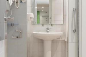 Ένα μπάνιο στο Ekia Pentsioa +49 φωτογραφίες