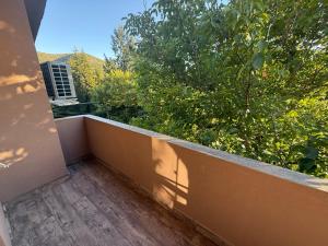 an empty balcony with a view of a tree at Вила Мечта in Starozagorski Bani