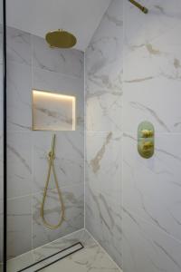 Koupelna v ubytování Modern 4-Bed Home Near Blackpool Tower Sleeps 8