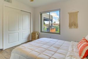 Ένα ή περισσότερα κρεβάτια σε δωμάτιο στο Mountain-View Escape Near Santa Ana Casino!