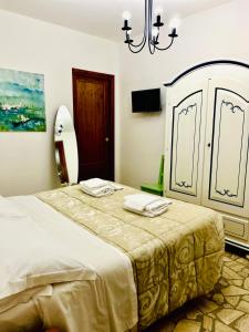 a bedroom with a large bed and a mirror at Affittacamere La Grotta Magica in Venagrande