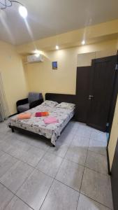 a bedroom with a bed and a couch in it at Apartment in the city centr Bursatsky descent in Kharkiv