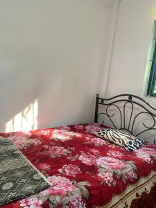 Ένα ή περισσότερα κρεβάτια σε δωμάτιο στο Messianic guest house