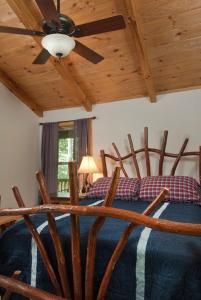 a bedroom with a large bed with a wooden ceiling at The Sassafras Breeze in Topton