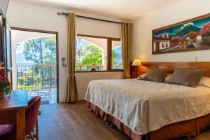 Postel nebo postele na pokoji v ubytování Hotel y Centro de Convenciones Jardines del Lago