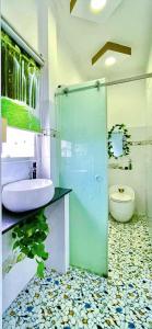 a bathroom with a shower and a sink and a toilet at Hoàng Nga 2 Homestay in Phan Thiet