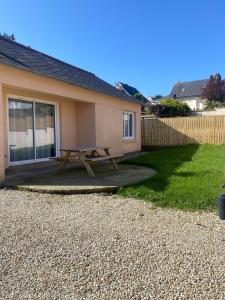 Το κτήριο όπου στεγάζεται  η παραθεριστική κατοικία