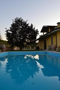 Bazén v ubytování Agriturismo Foravia nebo v jeho okolí
