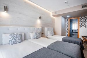 Ένα ή περισσότερα κρεβάτια σε δωμάτιο στο Aparthotel Rambla108 +39 φωτογραφίες