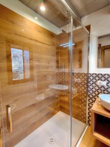 Ένα μπάνιο στο Maria Luisa Mountain Lodge