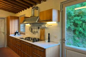 Køkken eller tekøkken på Historic Ensemble Near Florence In Tuscany