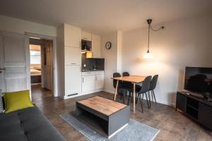 a living room with a couch and a table with chairs at Deichkoje 1 Dagebüll in Dagebüll