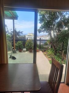 Rõdu või terrass majutusasutuses Loft vista a la bahía +9 fotot