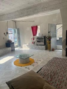 a living room with a glass table on the floor at Casa de Elvira in Belém