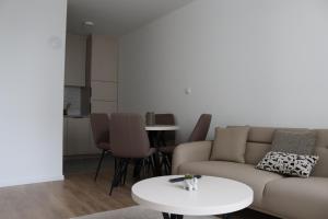 a living room with a couch and a table at Il sogno apartman in Vranješ