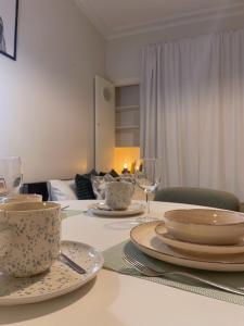 Fotografie z fotogalerie ubytování Nextdoor Host Quiet Work-Ready Studio at Kamppi Fast WiFi v Helsinkách