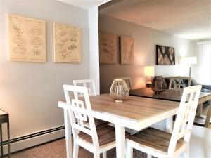 Χώρος καθιστικού στο Modern & Stylish Furnished 1 Bed 1 Bath