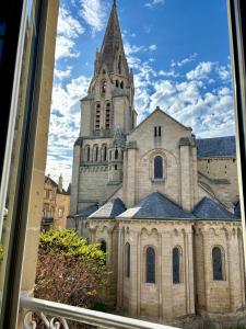 Fotografie z fotogalerie ubytování L'Appart Cosy- Hyper centre- Vue sur la collégiale v destinaci Brive-la-Gaillarde