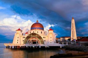 a building with a dome on top of the water at Jacuzzi with Starry Sky Bedroom-7pax in Malacca