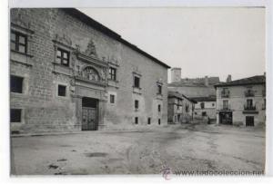 a black and white photo of an old brick building at Posada Restaurante Ducal in Peñaranda de Duero