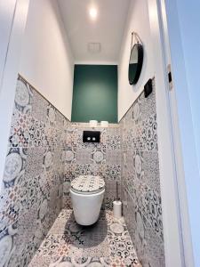 Et badeværelse på Touareg House + 17 billeder