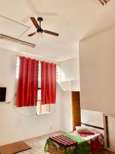 Giường trong phòng chung tại Hotel Cetro