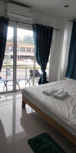 Postel nebo postele na pokoji v ubytování อิงเขาค้อ