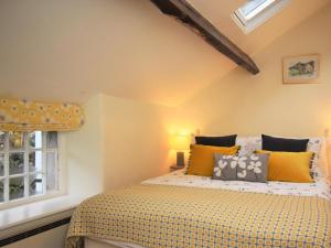 a bedroom with a bed and a window at 3 bed in Eskdale SZ313 in Boot
