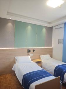 Postel nebo postele na pokoji v ubytování Hotel Ristorante Oro + 5 fotografií