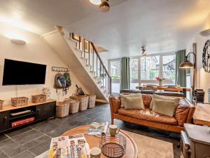 TV a/nebo společenská místnost v ubytování 2 Bed in Grasmere SZ500