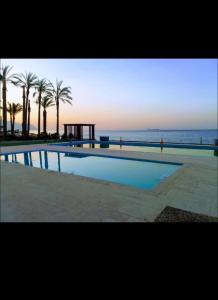 Φωτογραφία από το άλμπουμ του groove sokhna σε Αΐν Σούχνα