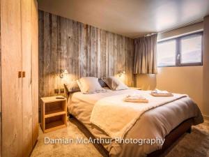 Postel nebo postele na pokoji v ubytování Loft d'exception pour 12 pers., accessible pistes, sauna & hammam - FR-1-314-305