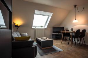 a living room with a couch and a table at Deichkoje 4 Dagebüll in Dagebüll