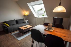 a living room with a table and a couch at Deichkoje 4 Dagebüll in Dagebüll