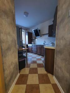 Kuchyň nebo kuchyňský kout v ubytování Nocleg Jakubskie Przedmieście 3 pokoje z balkonem