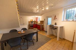 Η κουζίνα ή μικρή κουζίνα στο Taunuslodge +26 φωτογραφίες