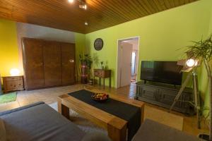 Μια τηλεόραση ή/και κέντρο ψυχαγωγίας στο Taunuslodge