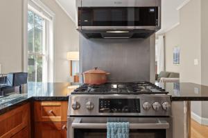 Nhà bếp/bếp nhỏ tại Cozy 2 Bed Apt